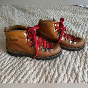 Danner Cascade Tan Leather Hiking Boots with Red Laces